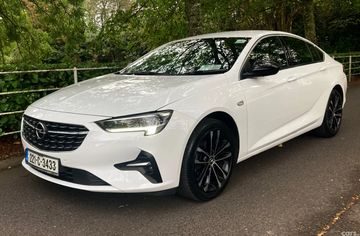Opel Insignia Hatchback, Diesel, 2022, White