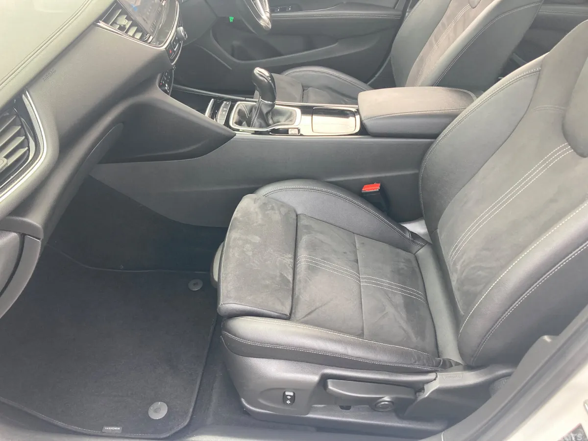 Opel Insignia Hatchback, Diesel, 2022, White