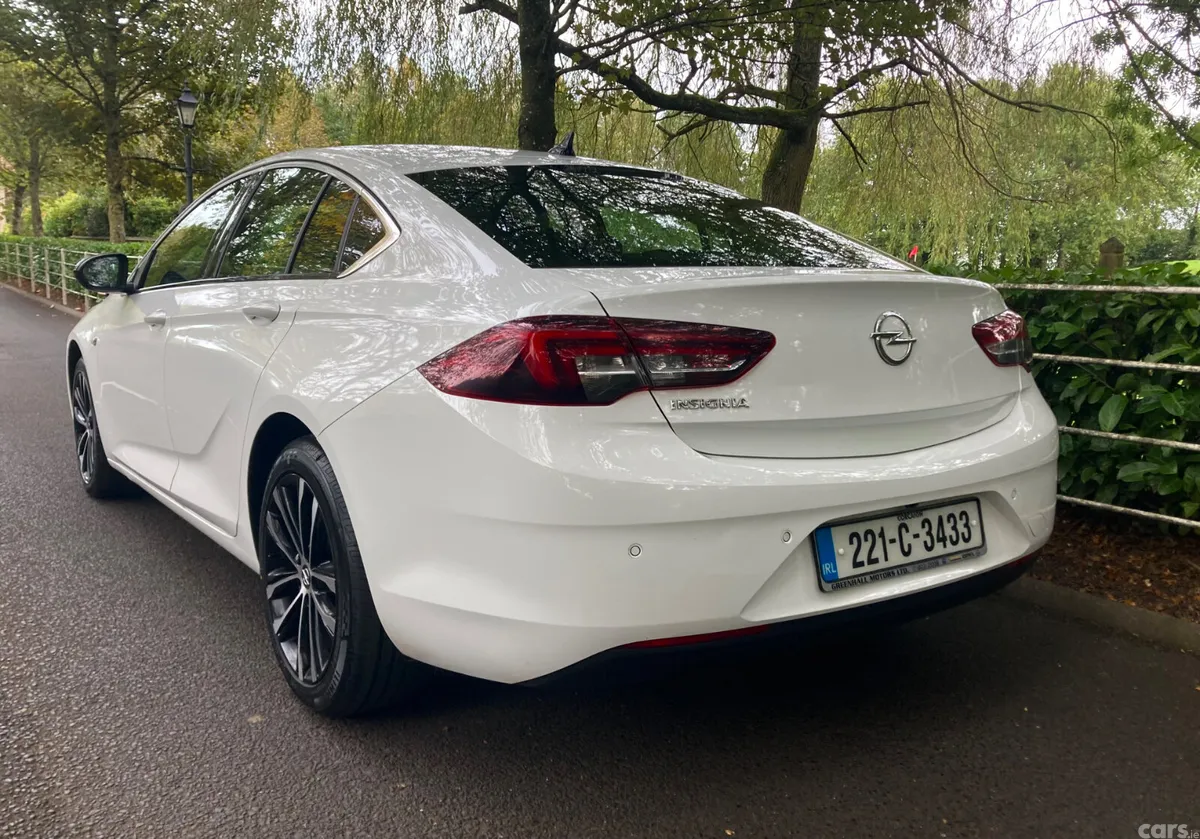 Opel Insignia Hatchback, Diesel, 2022, White