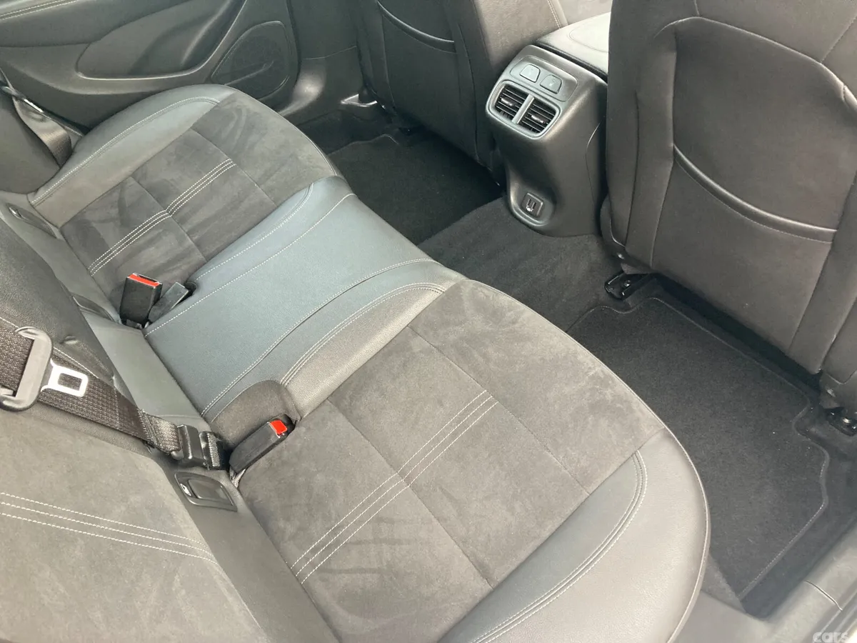 Opel Insignia Hatchback, Diesel, 2022, White