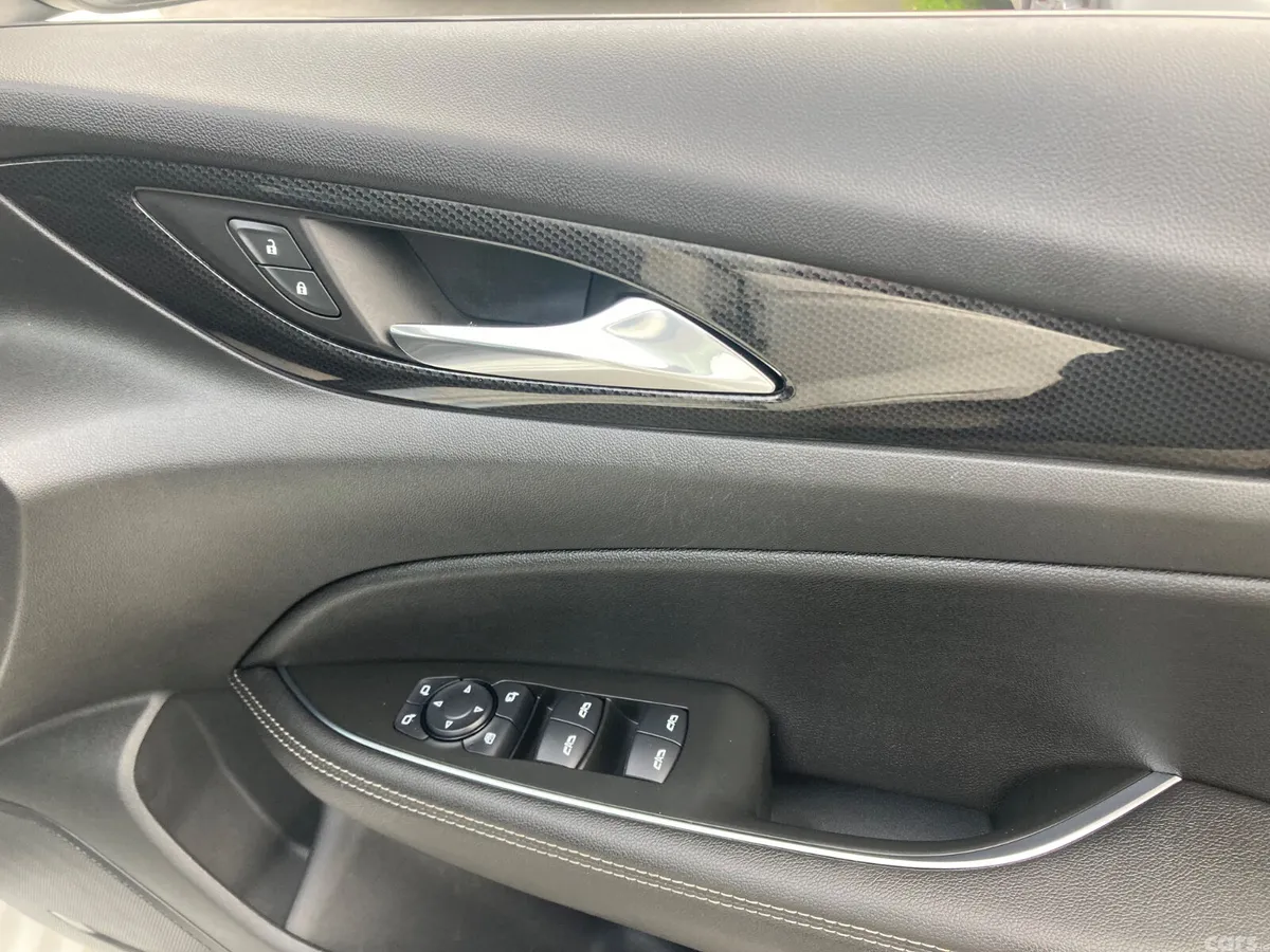 Opel Insignia Hatchback, Diesel, 2022, White
