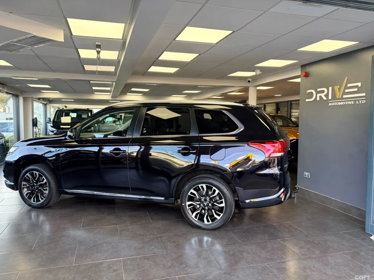 Mitsubishi Outlander SUV, Petrol Plug-in Hybrid, 2017, Black