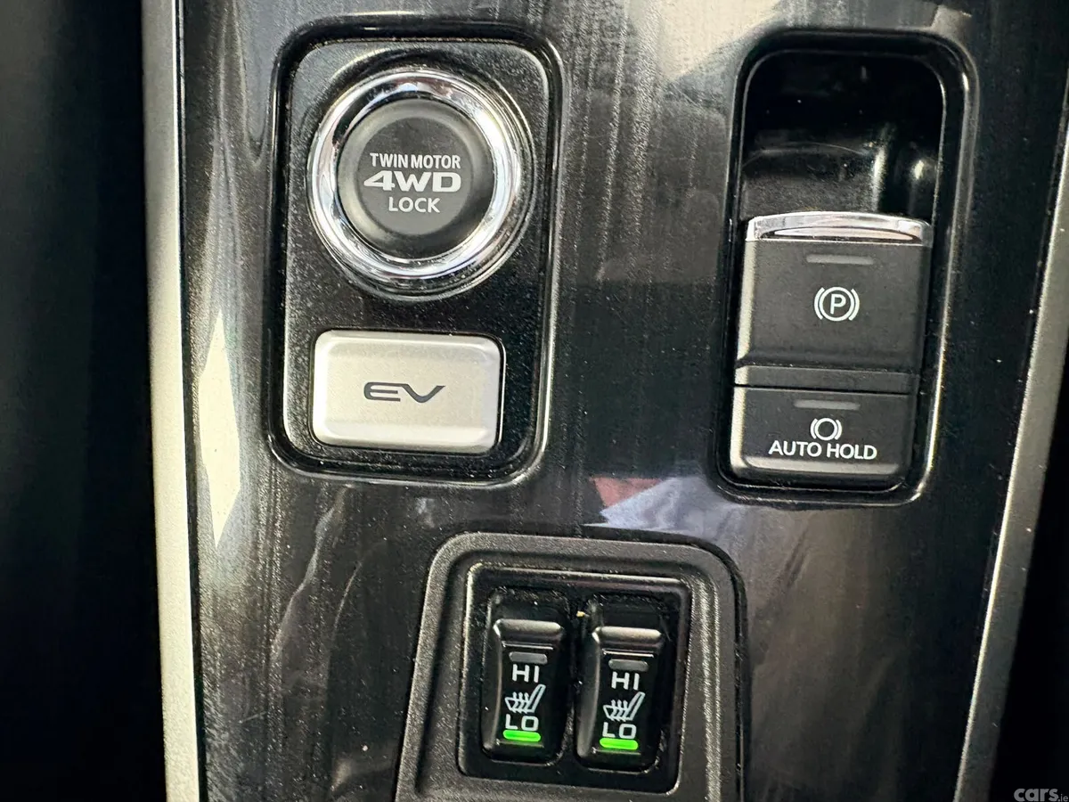 Mitsubishi Outlander SUV, Petrol Plug-in Hybrid, 2017, Black