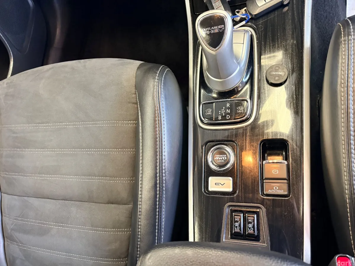Mitsubishi Outlander SUV, Petrol Plug-in Hybrid, 2017, Black