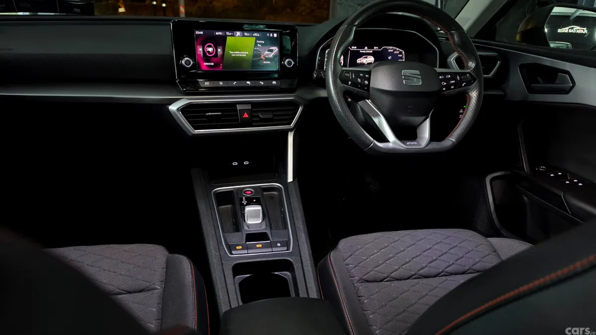 SEAT Leon Estate, Diesel, 2021, Red