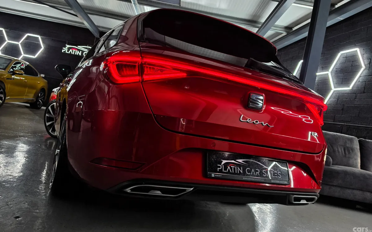 SEAT Leon Estate, Diesel, 2021, Red