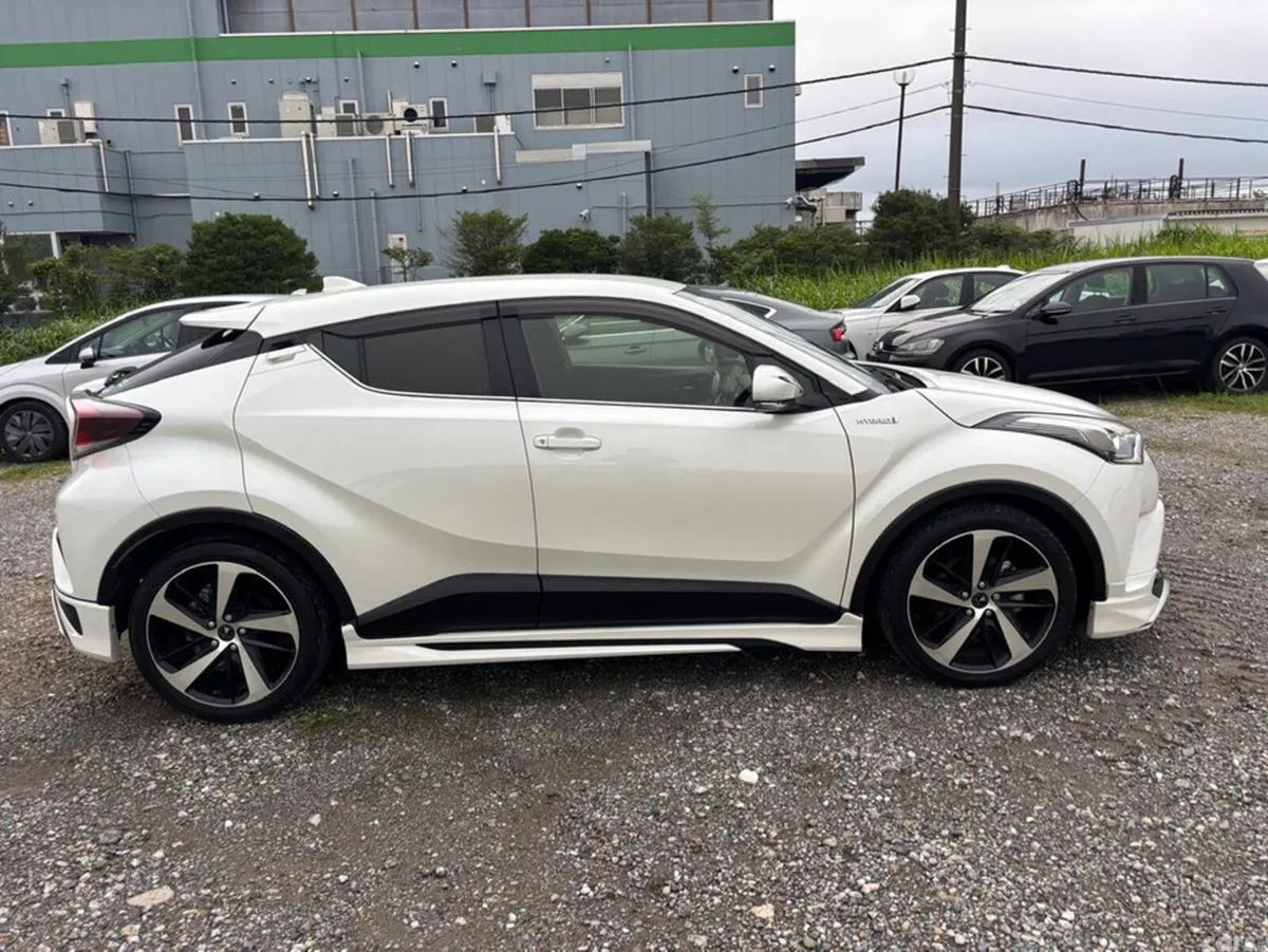 Toyota C-HR SUV, Petrol Hybrid, 2017, White