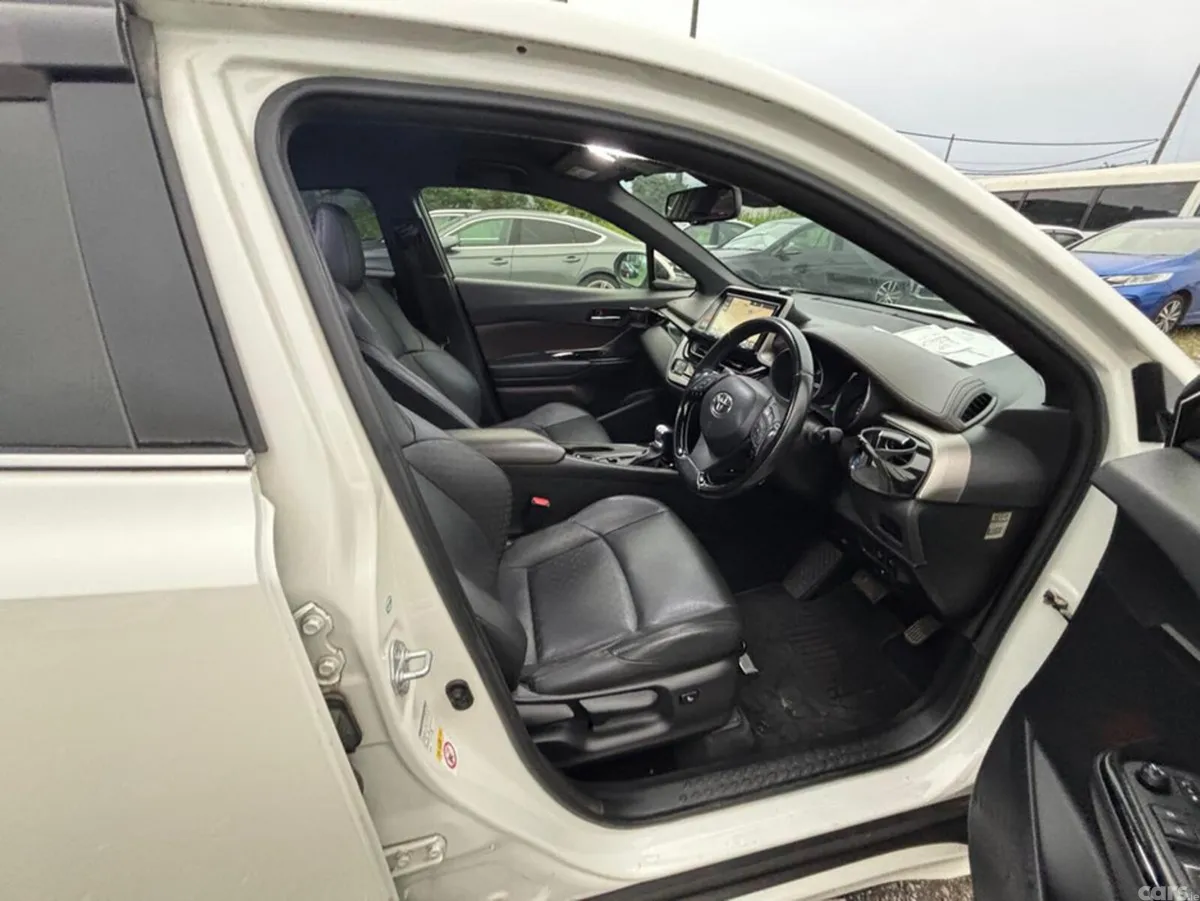 Toyota C-HR SUV, Petrol Hybrid, 2017, White