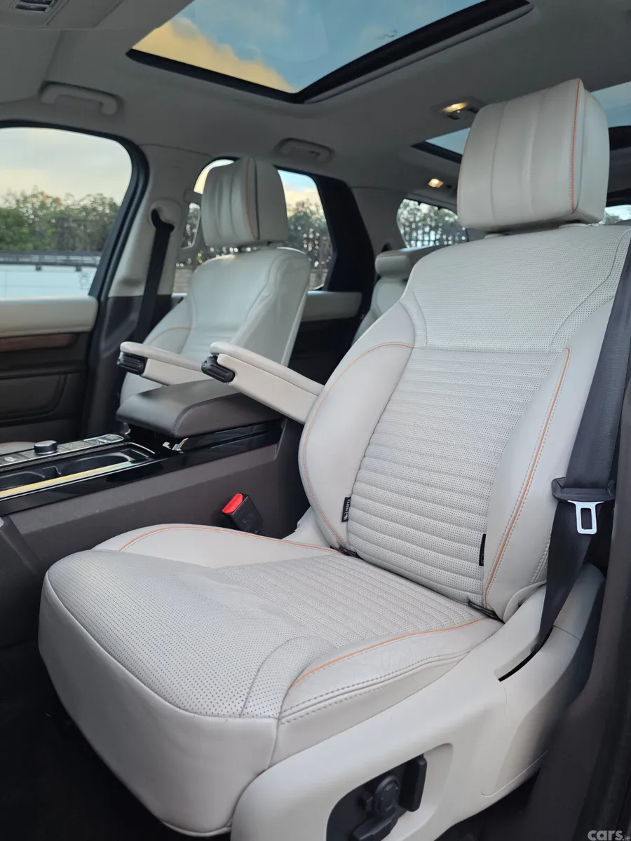 Land Rover Discovery SUV, Diesel, 2017, Grey