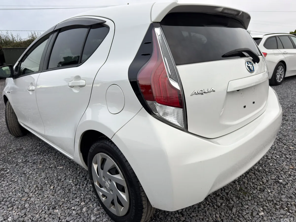 Toyota Aqua Hatchback, Petrol Hybrid, 2015, White