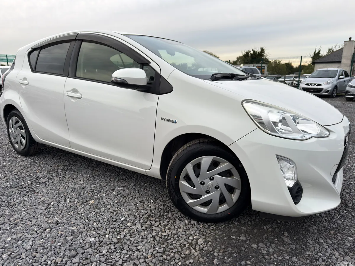 Toyota Aqua Hatchback, Petrol Hybrid, 2015, White
