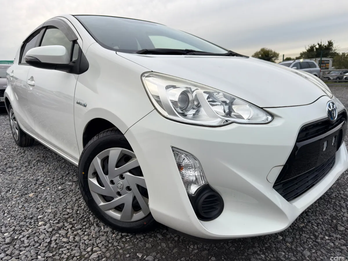 Toyota Aqua Hatchback, Petrol Hybrid, 2015, White