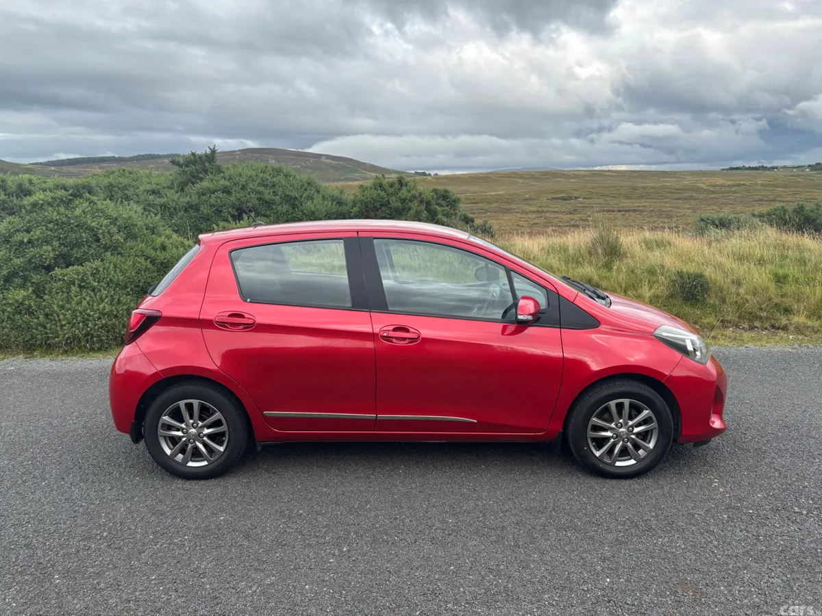 Toyota Yaris Hatchback, Petrol, 2016, Red