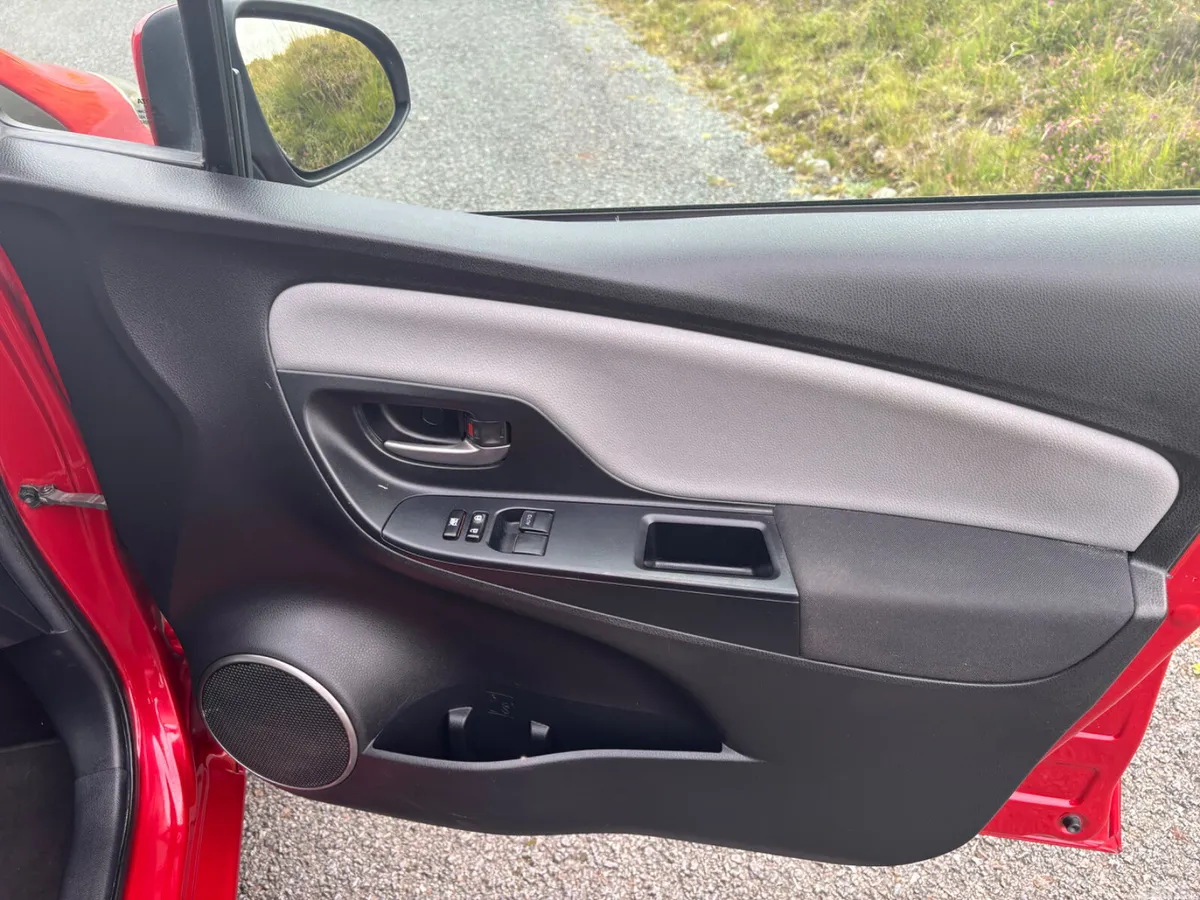 Toyota Yaris Hatchback, Petrol, 2016, Red
