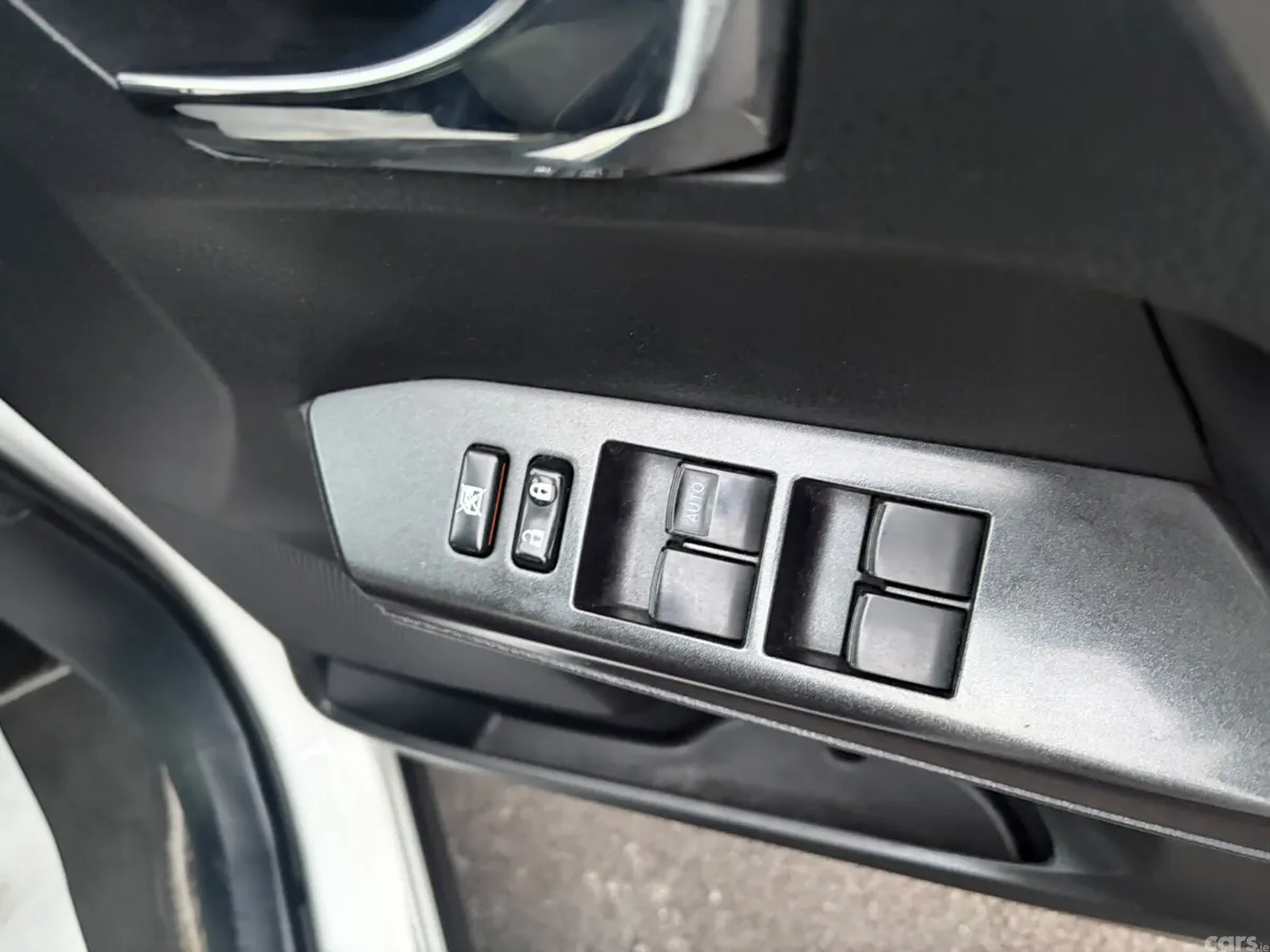 Toyota RAV4 SUV, Petrol Hybrid, 2016, White