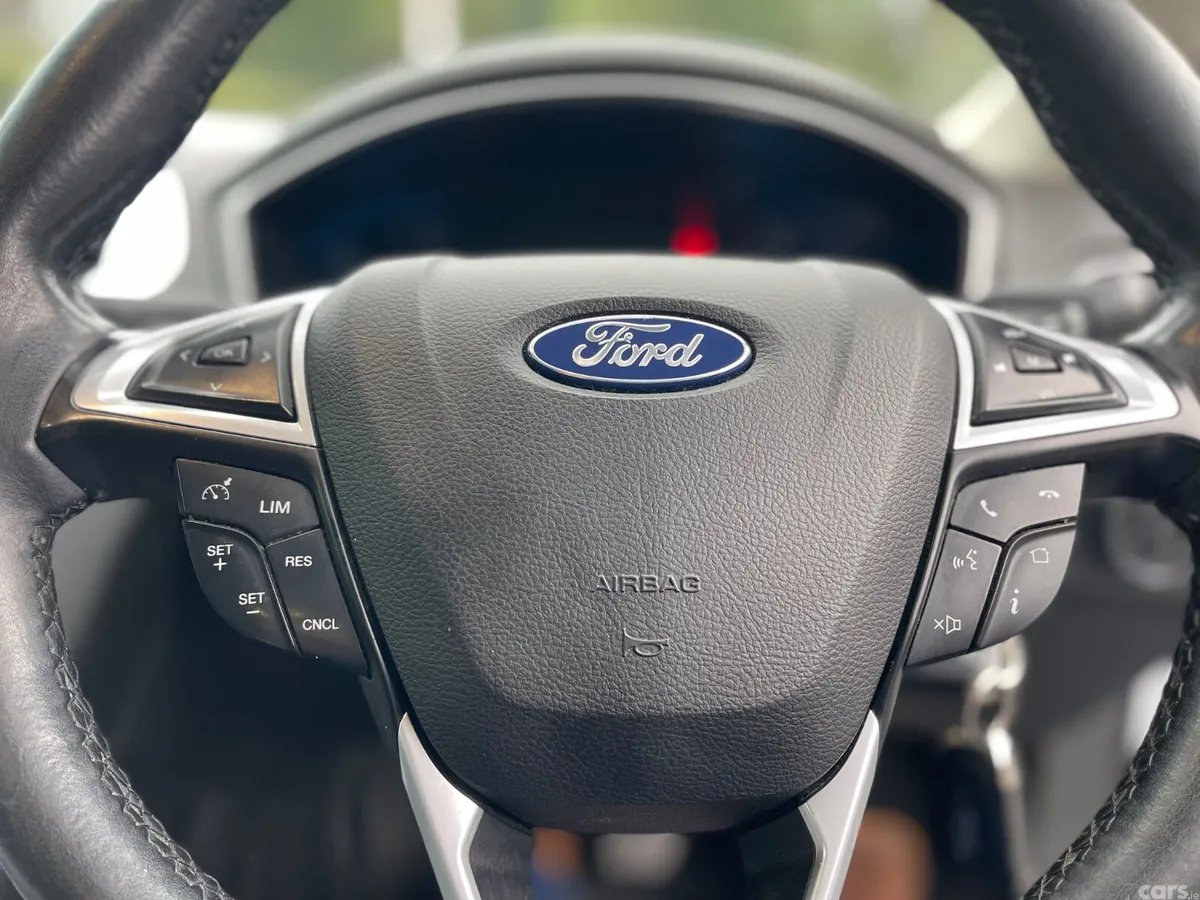 Ford Mondeo Hatchback, Diesel, 2016, White