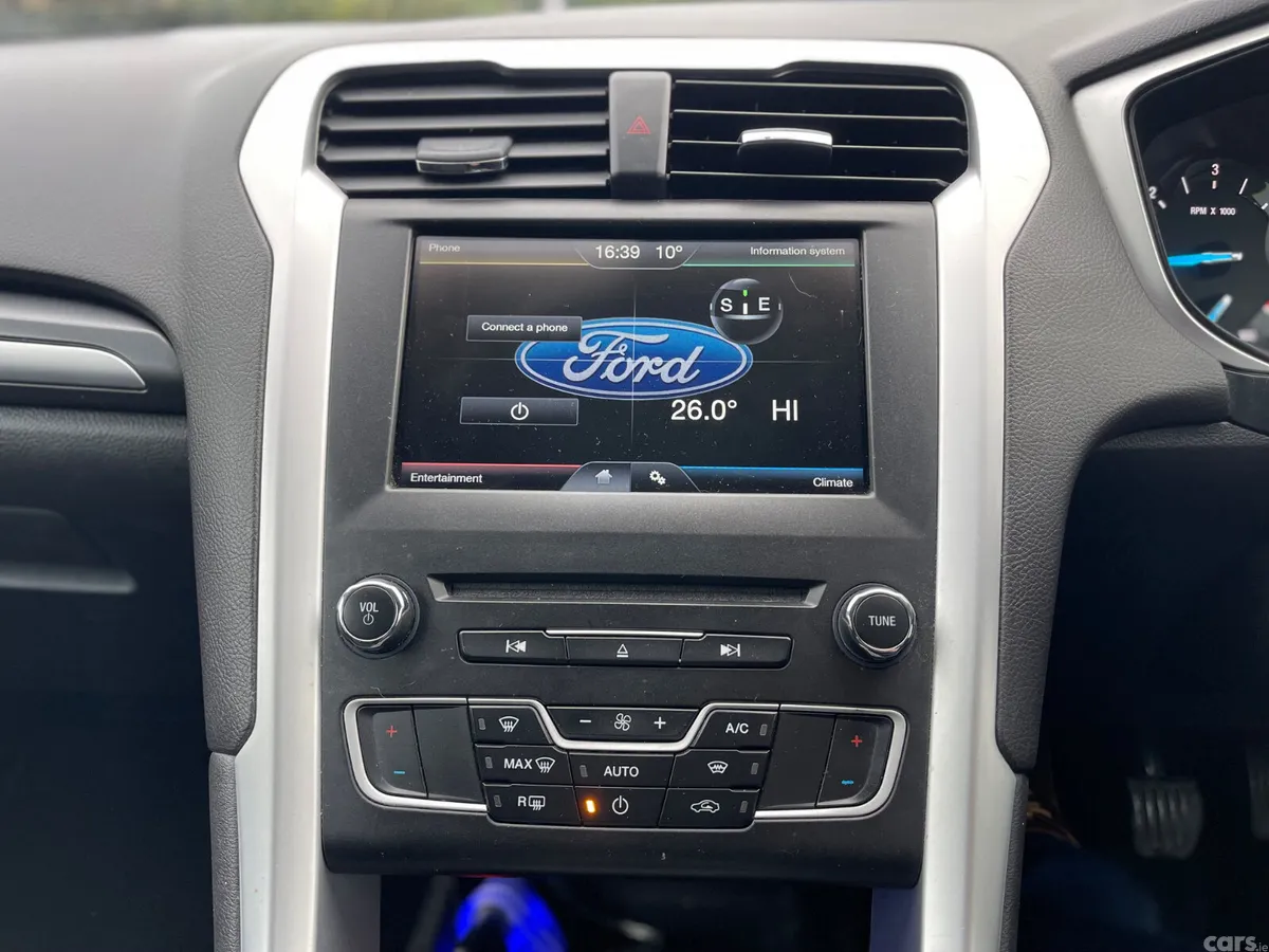 Ford Mondeo Hatchback, Diesel, 2016, White