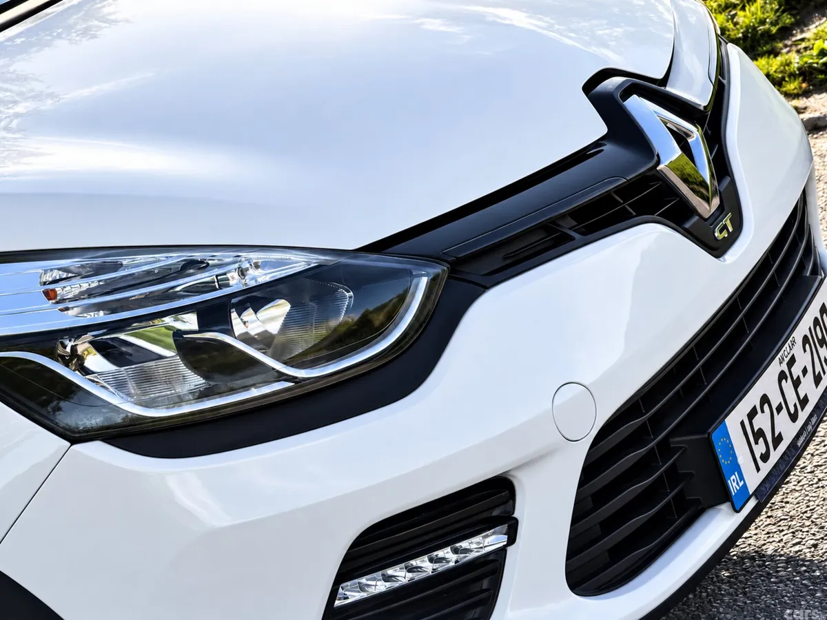 Renault Clio Hatchback, Petrol, 2015, White