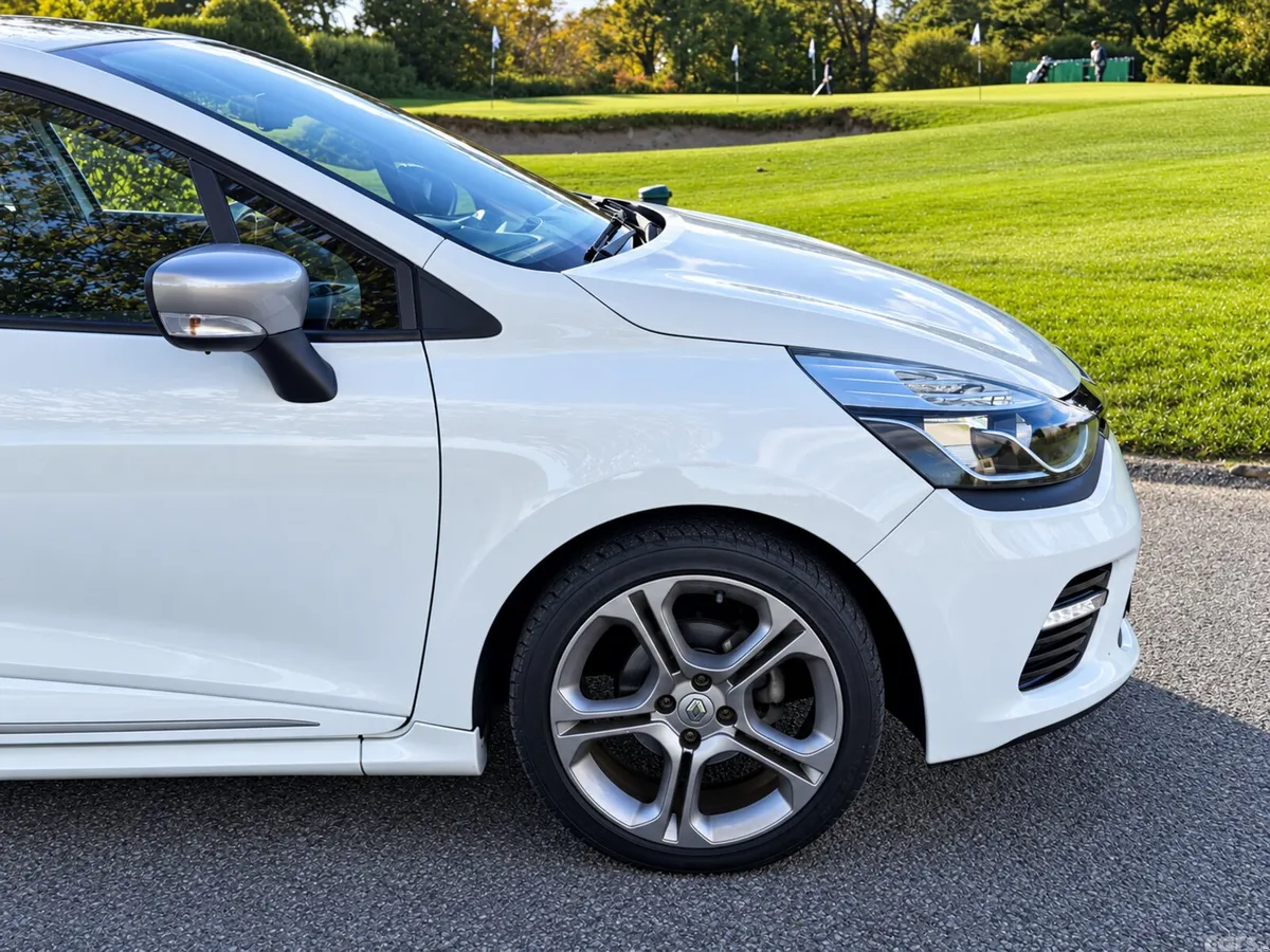 Renault Clio Hatchback, Petrol, 2015, White