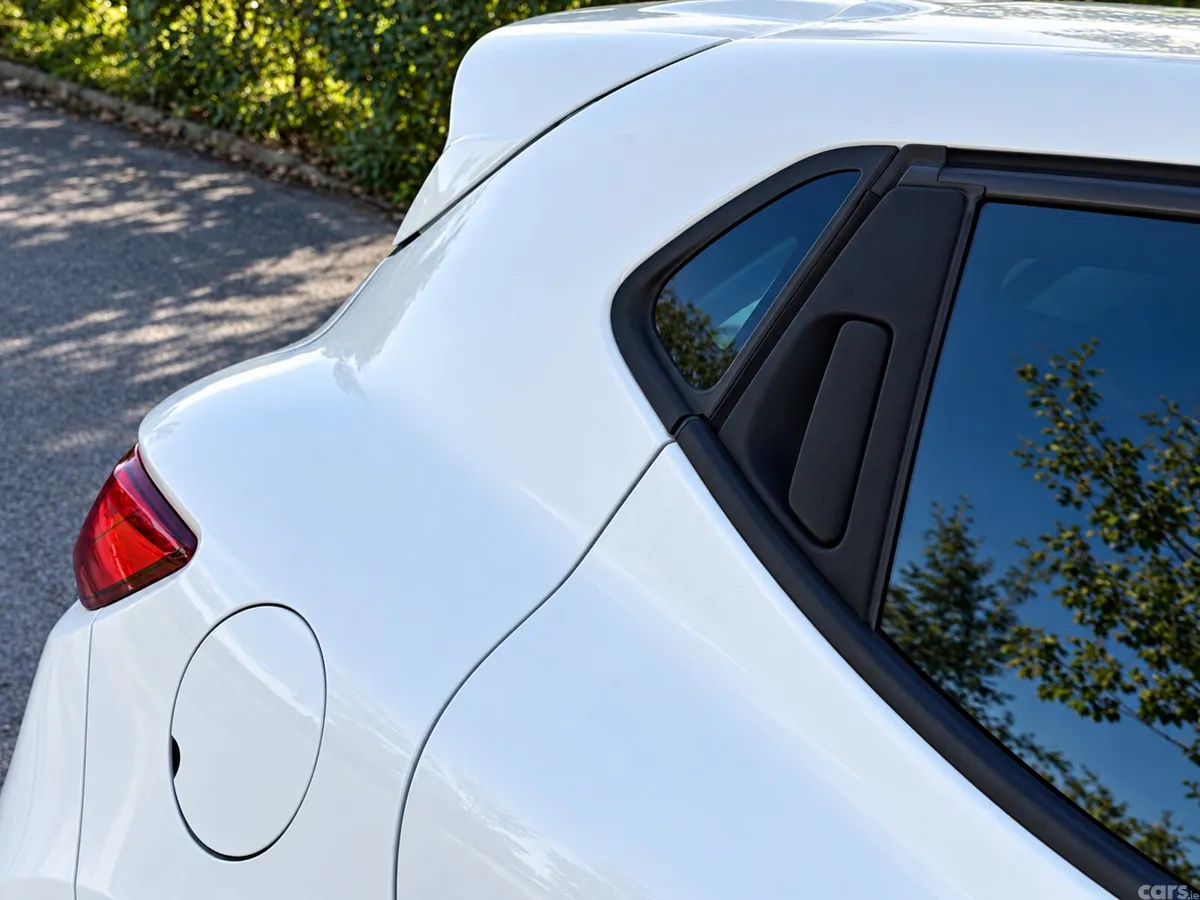 Renault Clio Hatchback, Petrol, 2015, White