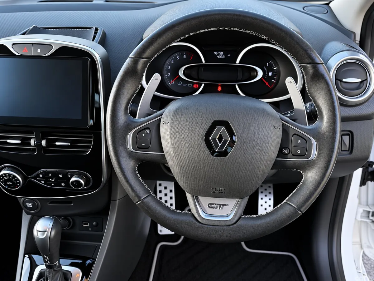 Renault Clio Hatchback, Petrol, 2015, White
