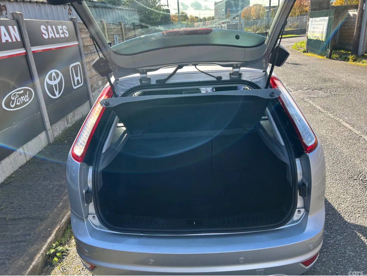 Ford Focus Hatchback, Diesel, 2011, Silver