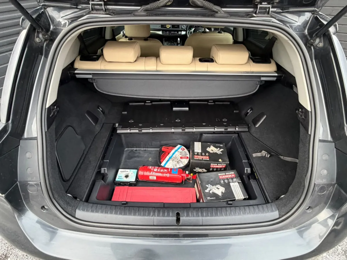 Lexus CT Hatchback, Petrol Hybrid, 2011, Grey