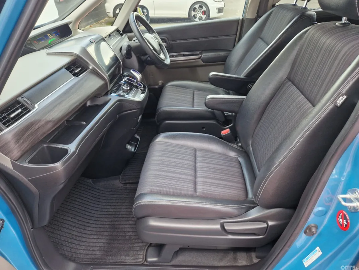 Honda Freed MPV, Petrol Hybrid, 2017, Blue