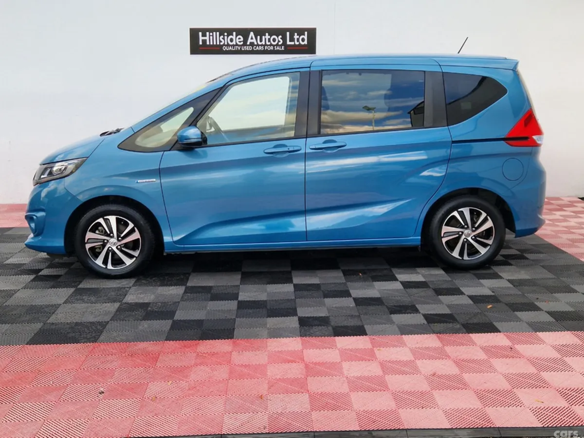 Honda Freed MPV, Petrol Hybrid, 2017, Blue