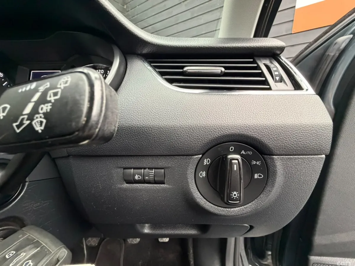 Skoda Octavia Hatchback, Diesel, 2017, Grey