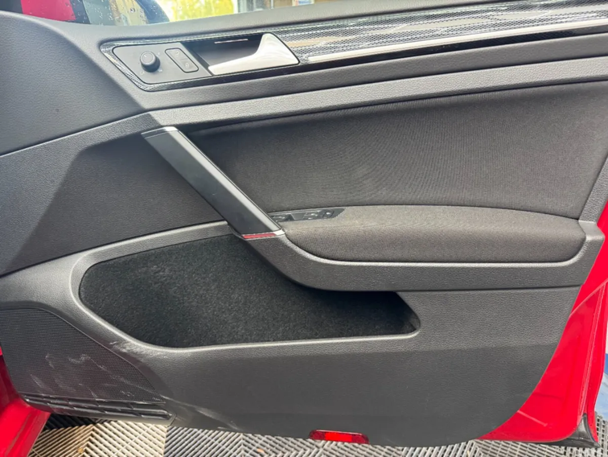 Volkswagen Golf Hatchback, Petrol, 2016, Red