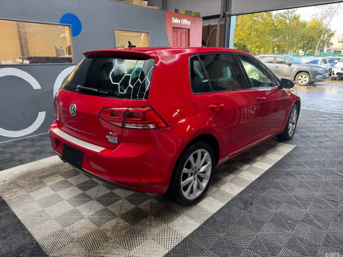 Volkswagen Golf Hatchback, Petrol, 2016, Red