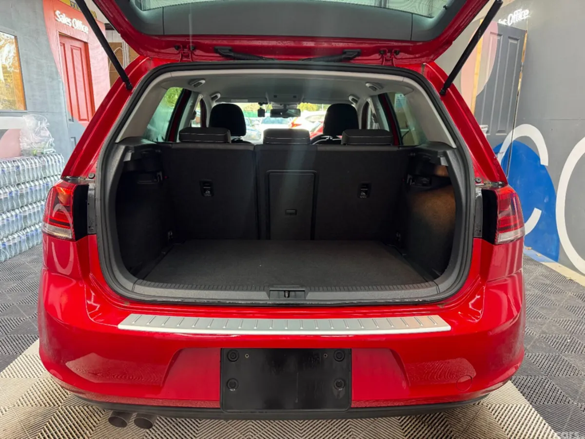 Volkswagen Golf Hatchback, Petrol, 2016, Red