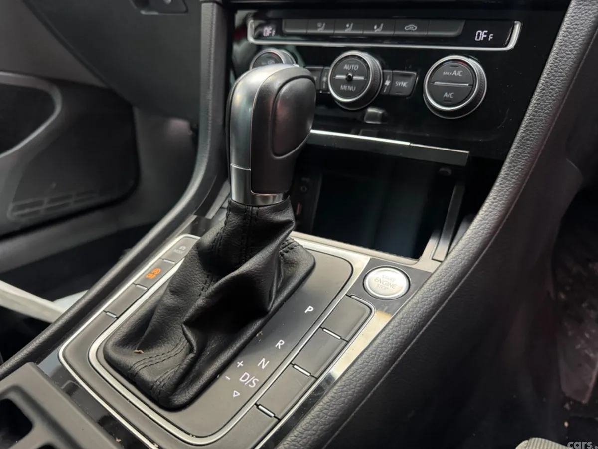 Volkswagen Golf Hatchback, Petrol, 2016, Red