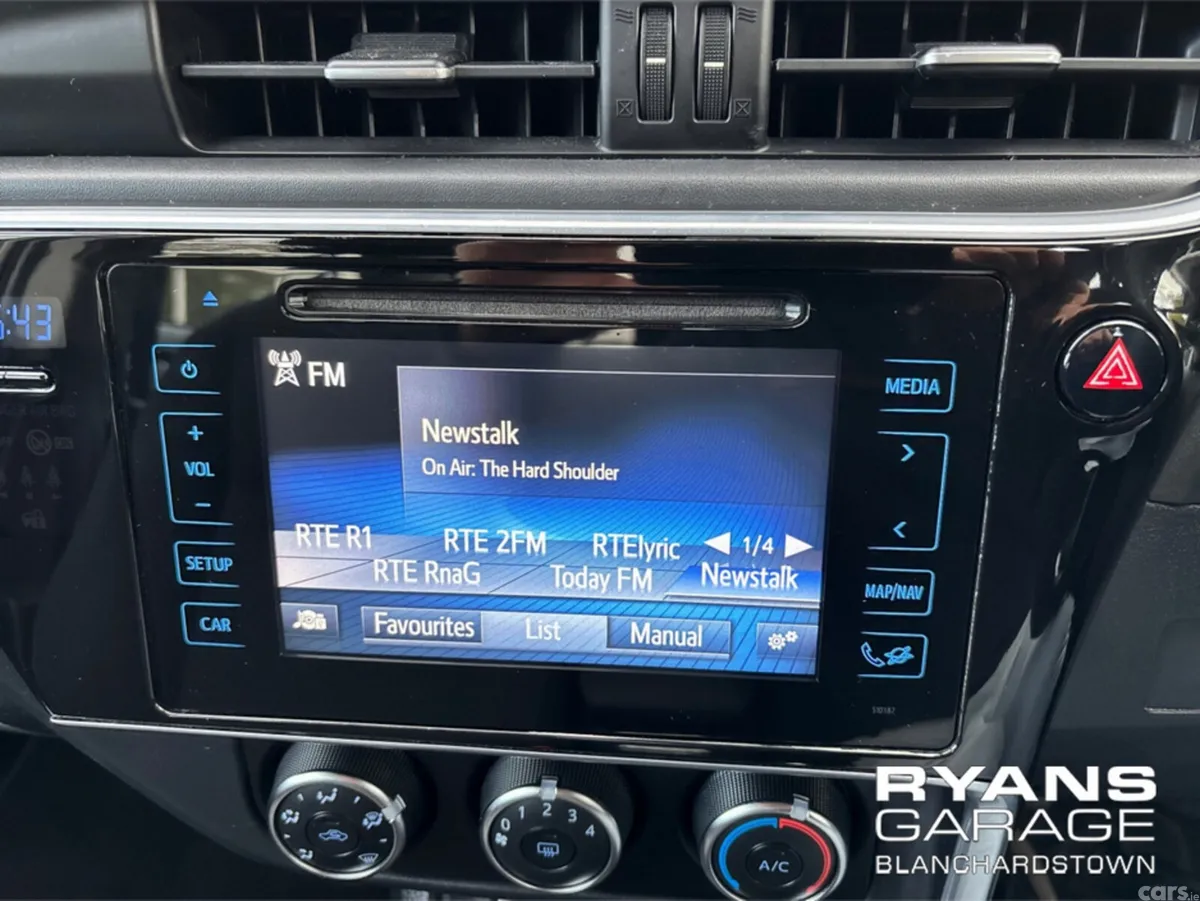 Toyota Corolla Saloon, Petrol, 2017, Grey