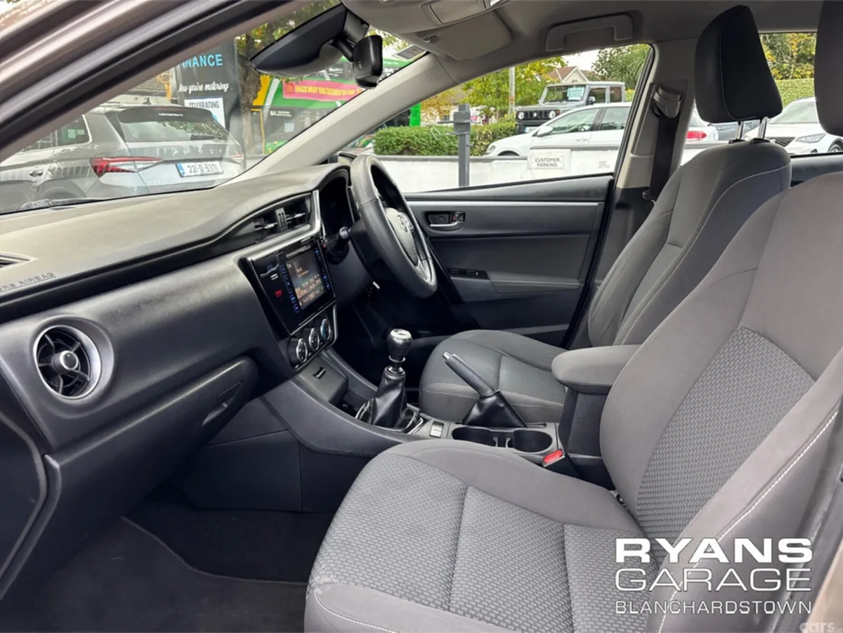 Toyota Corolla Saloon, Petrol, 2017, Grey