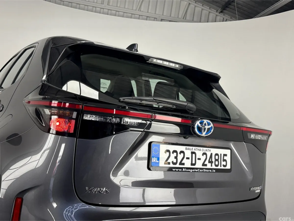 Toyota Yaris Cross Hatchback, Petrol Hybrid, 2023, Grey
