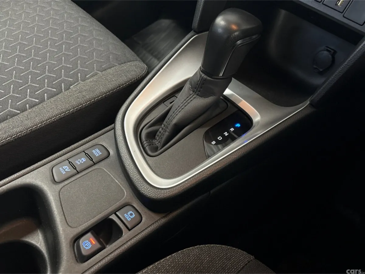 Toyota Yaris Cross Hatchback, Petrol Hybrid, 2023, Grey
