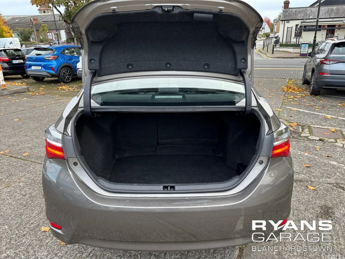 Toyota Corolla Saloon, Petrol, 2017, Grey