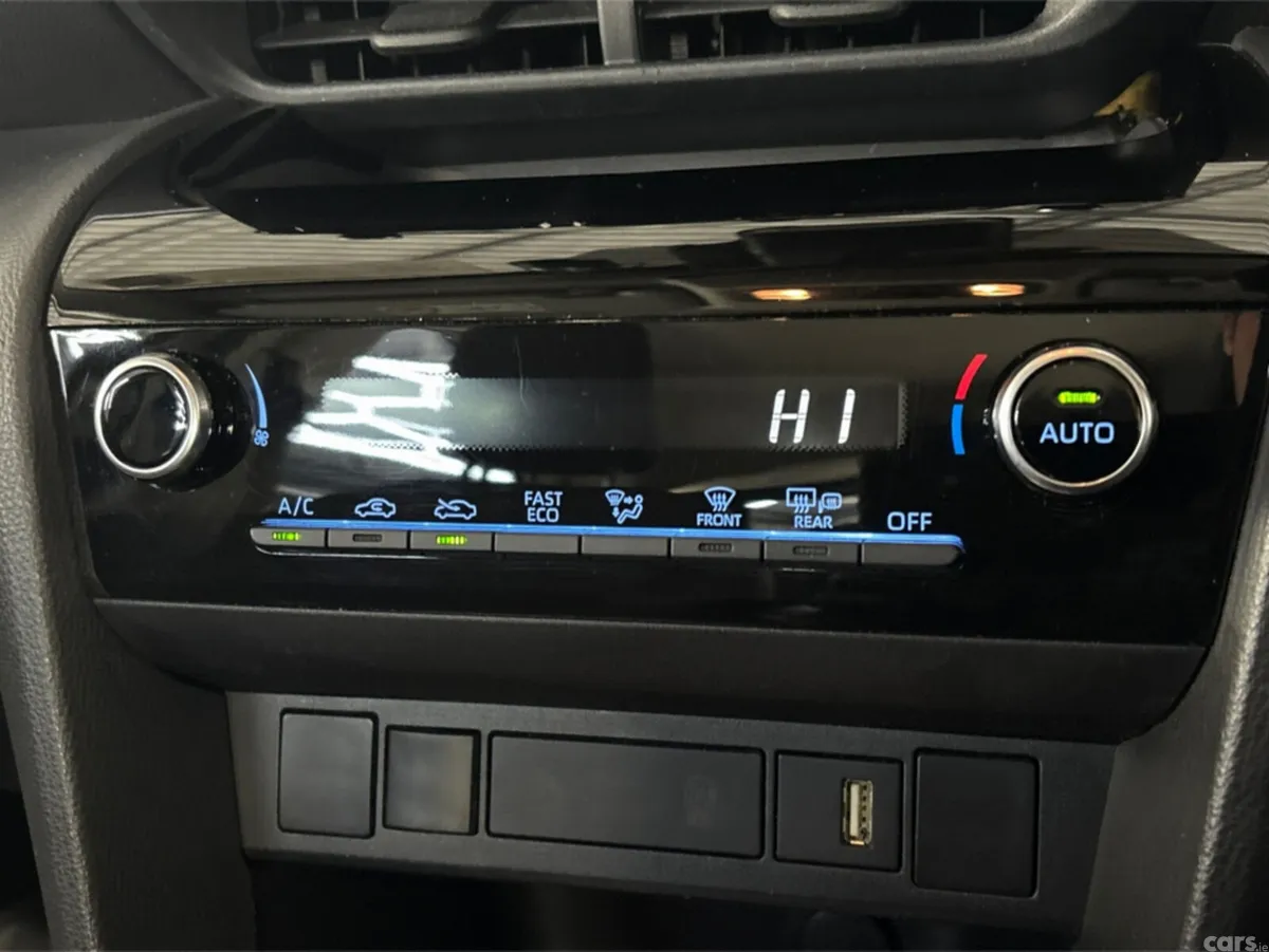 Toyota Yaris Cross Hatchback, Petrol Hybrid, 2023, Grey