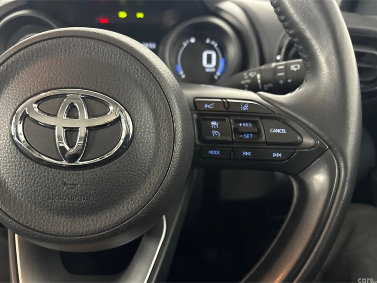 Toyota Yaris Cross Hatchback, Petrol Hybrid, 2023, Grey