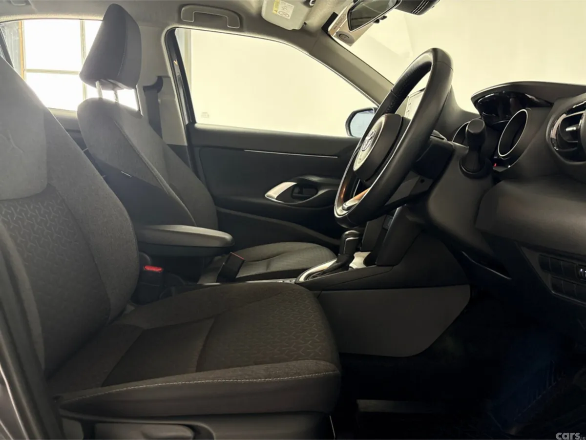 Toyota Yaris Cross Hatchback, Petrol Hybrid, 2023, Grey