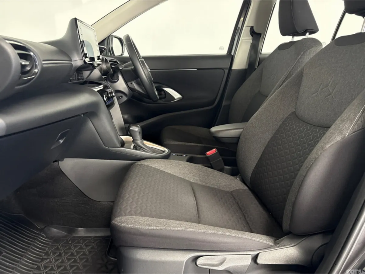Toyota Yaris Cross Hatchback, Petrol Hybrid, 2023, Grey