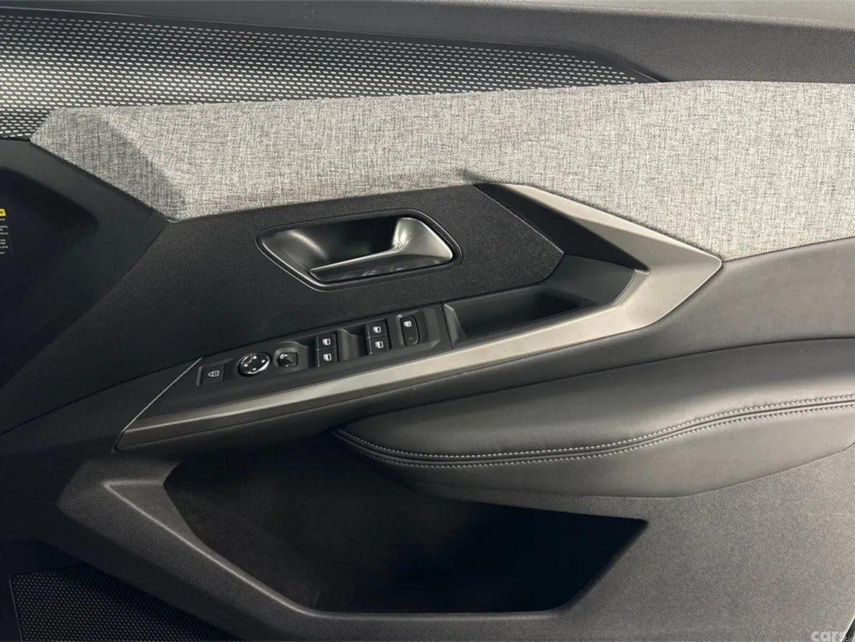 Peugeot 5008 Hatchback, Electric, 2025, Black