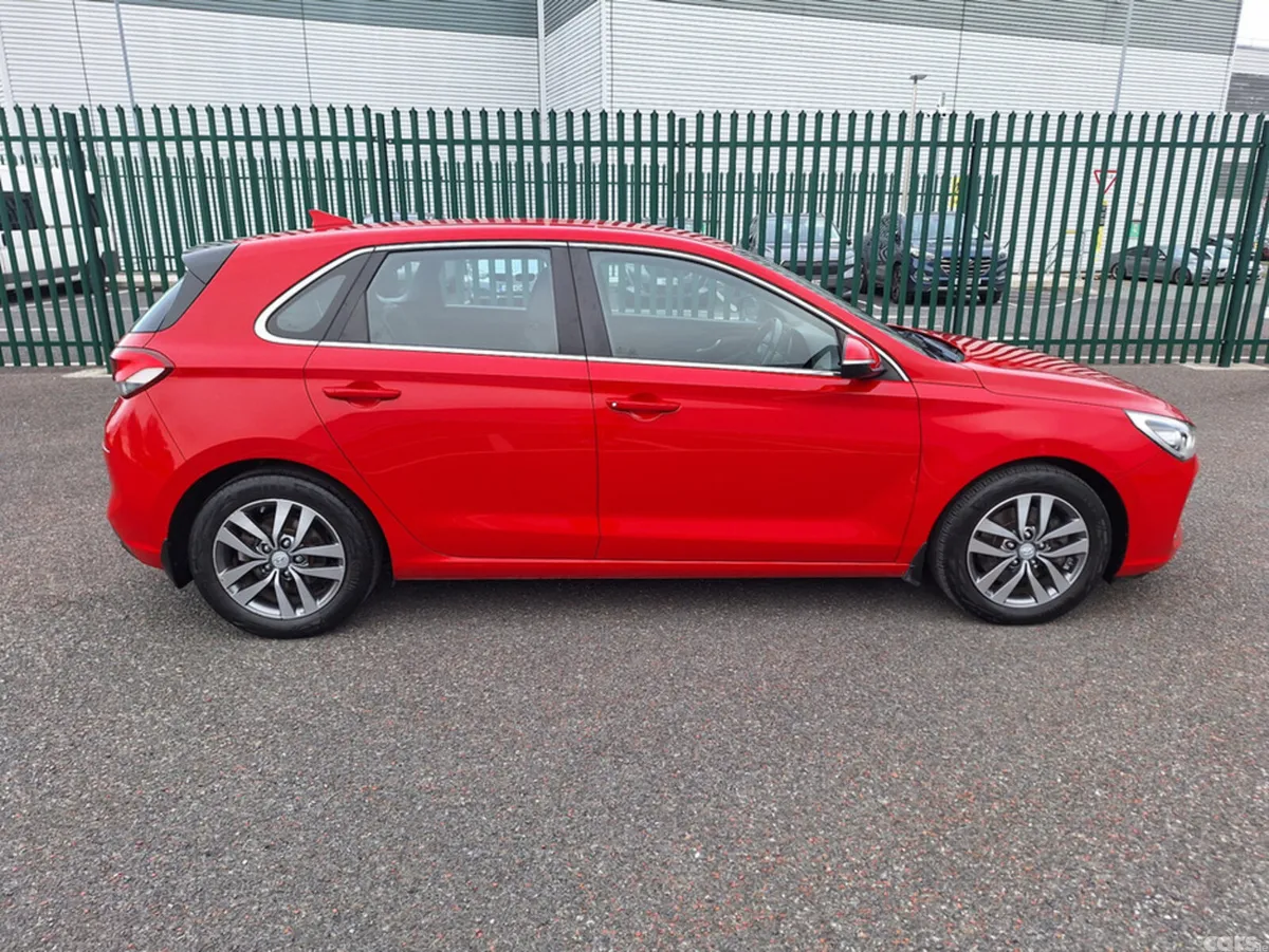 Hyundai i30 Hatchback, Petrol, 2017, Red
