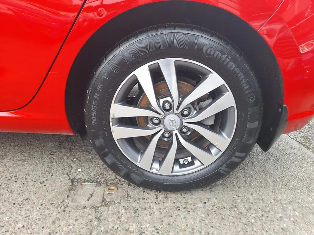 Hyundai i30 Hatchback, Petrol, 2017, Red