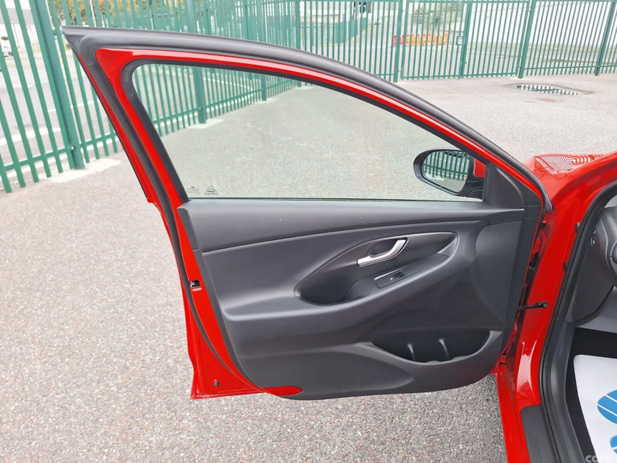 Hyundai i30 Hatchback, Petrol, 2017, Red