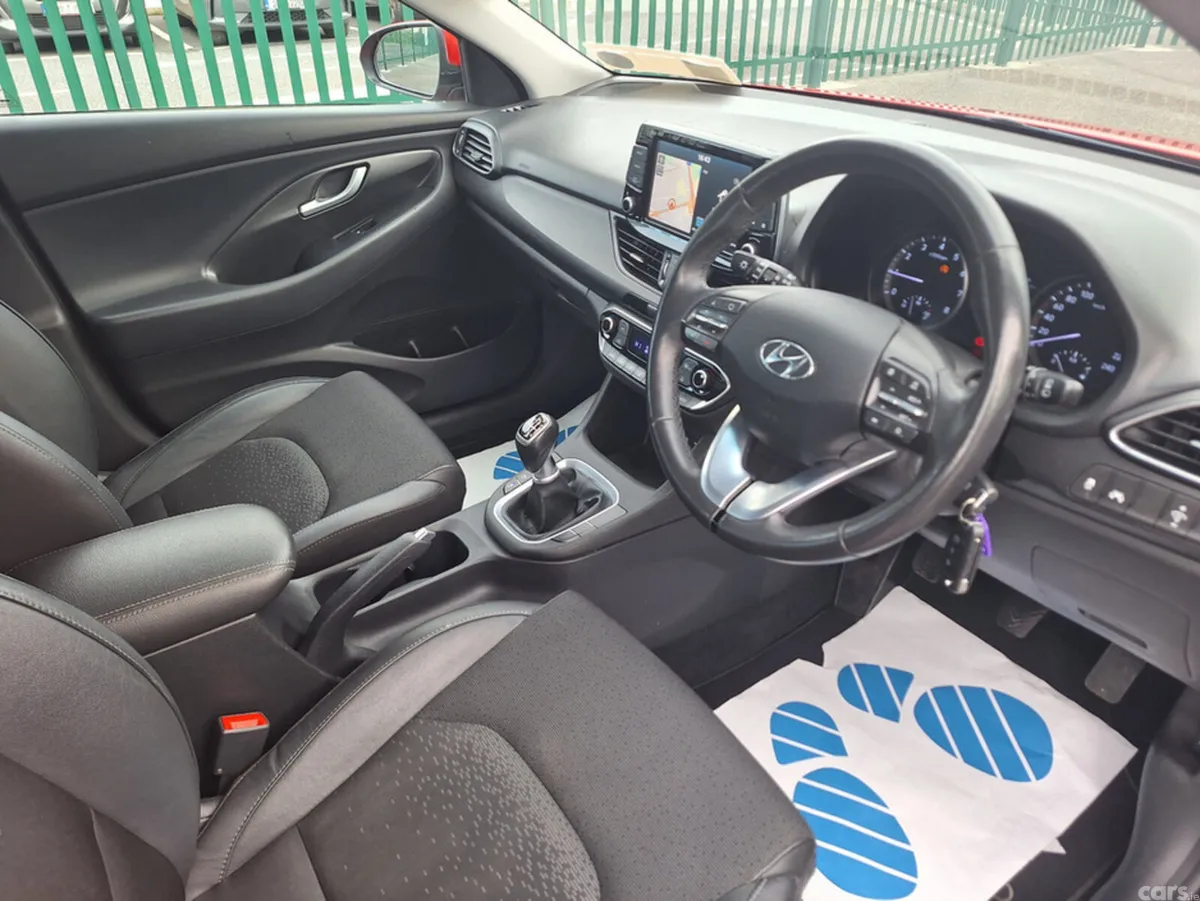 Hyundai i30 Hatchback, Petrol, 2017, Red