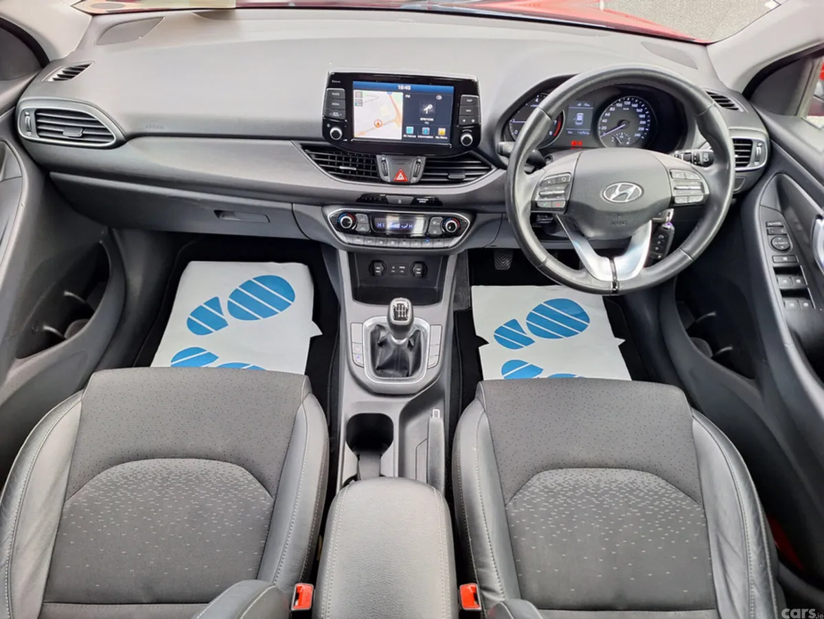 Hyundai i30 Hatchback, Petrol, 2017, Red