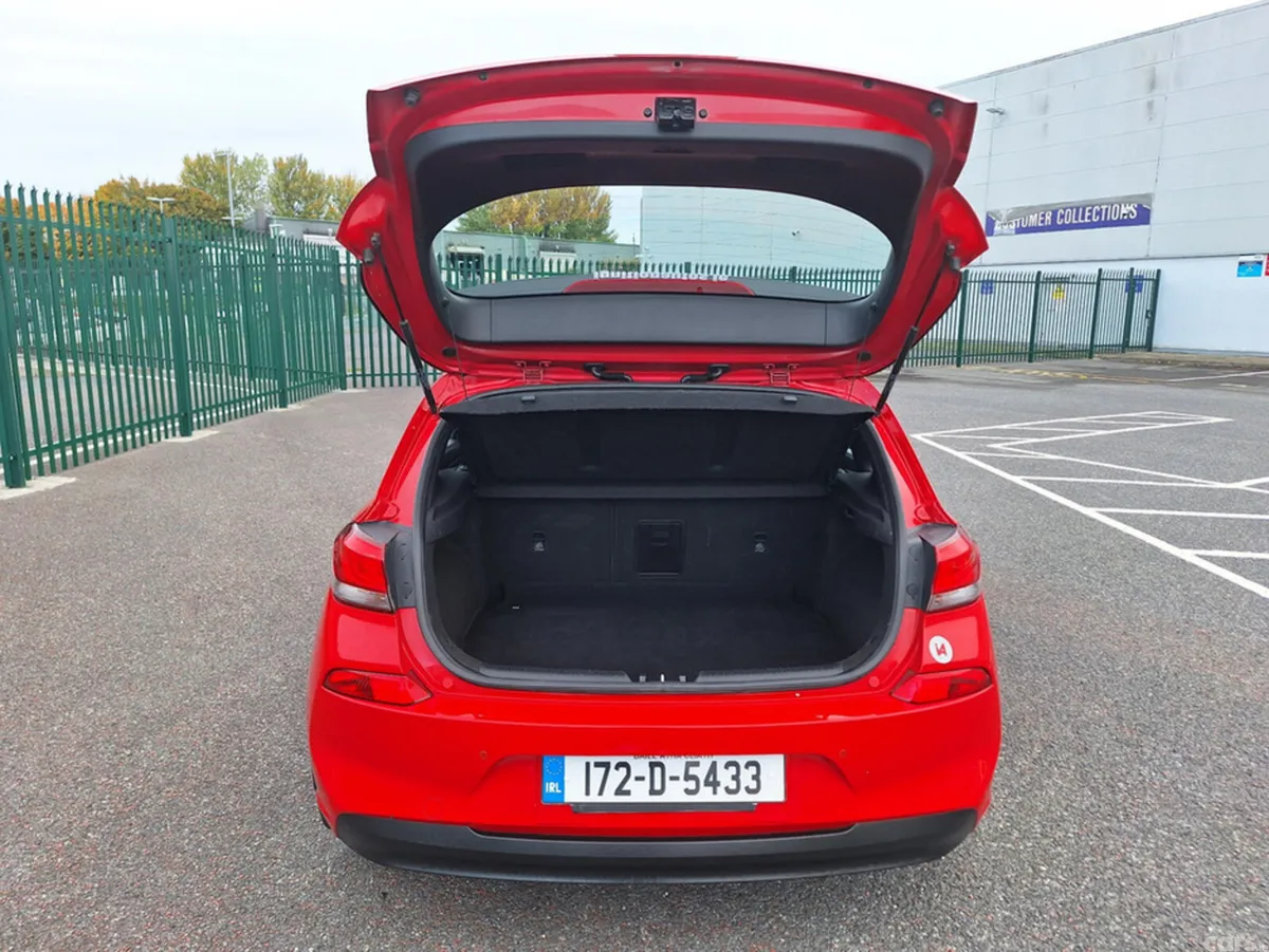 Hyundai i30 Hatchback, Petrol, 2017, Red